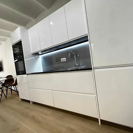 A H Picasso Apartment *